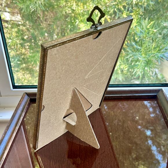 Vintage Brass-Tone 8x10 Picture Frame with Ornate Top Detail - Picture 7 of 15